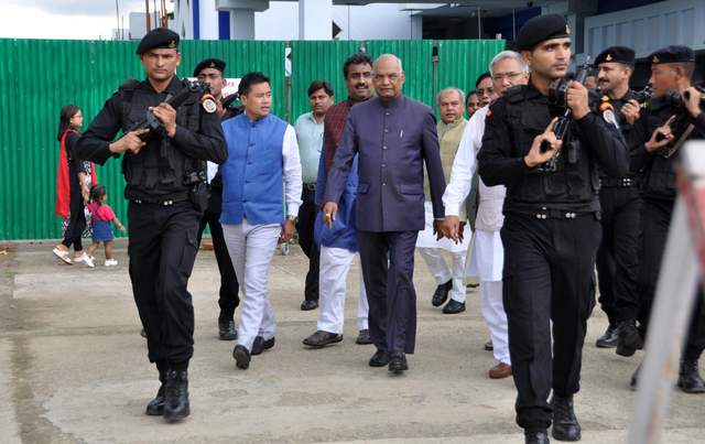 Presidential Candiadate at Airport 3.jpg